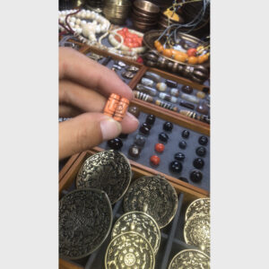 Cặp dzi bead 2 mắt bằng san hô đỏ cổ 50 năm