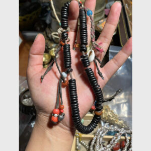 Chuỗi hạt gỗ từ đàn cổ 100 năm mix lưu li