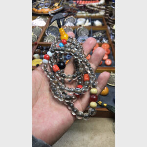 Chuỗi lưu li cổ 100 năm chất đẹp từ Lhasa