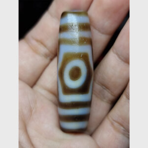 Dzi bead A+ 3 mắt thân ngọc cỡ lớn hiếm gặp