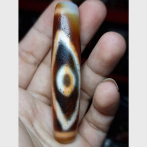 Dzi bead vân hiếm độc lạ thân ngọc A+ 1 mắt hiếm và 3 mắt kim cang