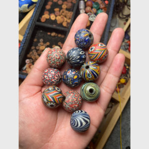 Hạt lưu li men màu đa sắc địa trung hải size lớn chất đẹp lâu đời