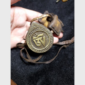 Hộp gau Tibet chữ om cỡ nhỏ vừa