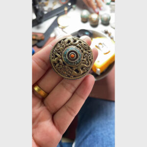 Mandala đeo cổ khảm lam ngọc khắc họa tiết rồng