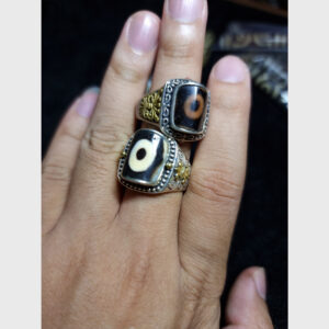 Nhẫn bạc mặt dzi bead same old và hàng A 1 mắt từ Tibet