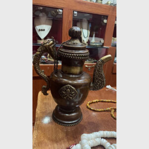 Bình nước bằng đồng cỡ lớn từ Tibet