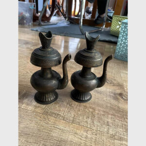 Cặp bình sái tịnh cũ từ Tibet