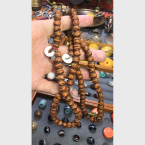 Chuỗi hạt cây bách Tây Tạng cổ kèm hạt sò trắng mix