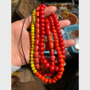 Chuỗi lưu li cổ sherpa đỏ và vàng hiếm gặp cực kỳ già lâu đời