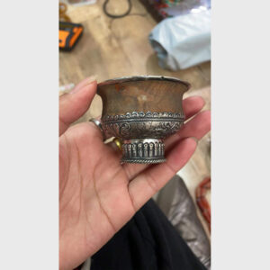 Cốc trà bơ bọc bạc lâu đời từ Tibet