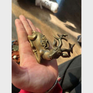 Con hươu bằng đồng tượng trưng cho chánh pháp