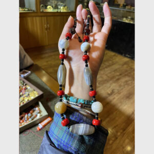 Vòng cổ mix mã não cổ 100 năm từ Tibet độc bản