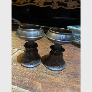 Cặp chân đèn đồng cổ thiết kế hiếm gặp 100 năm