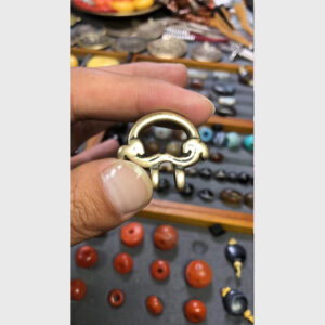 Thokcha móc khóa cổ đồng vàng