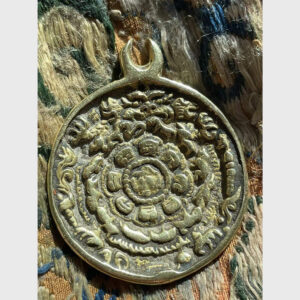 Cửu cung cổ 100 năm mòn móc