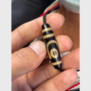 Dzi bead 2 mắt đeo 15 năm từ Lhasa