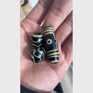 Dzi bead thủy tinh cổ 3 mắt và sóng nước từ Lhasa