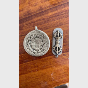 Thokcha đồng trắng cửu cung và chày kim cang