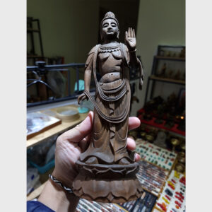 Tôn tượng Bồ Tát bằng gỗ chạm thủ công