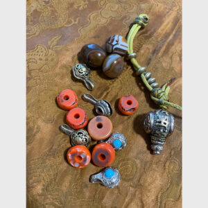 Bộ phụ kiện chuỗi và hạt mix từ Lhasa