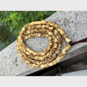 Chuỗi xương yak khắc hình sọ sưu tầm đậm màu