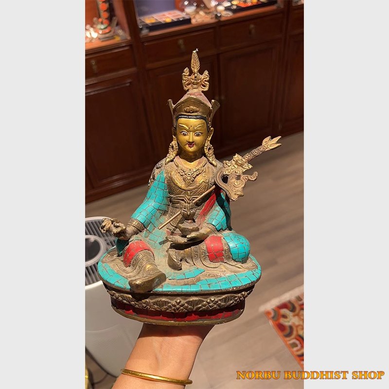 Tôn tượng Guru Rinpoche khảm đá xanh