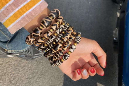 Đá Dzi Tây Tạng có công dụng như nào? Hạt Dzi Tây Tạng có tốt thật không?