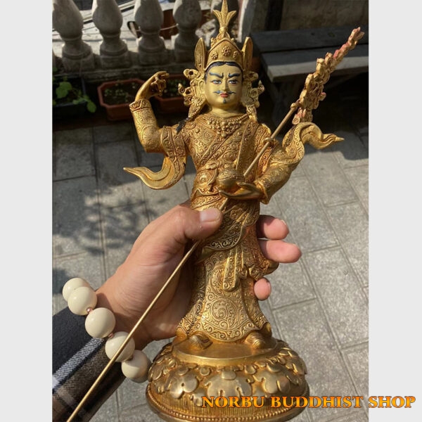 Tôn tượng ngài Guru Rinpoche đứng đồng vàng