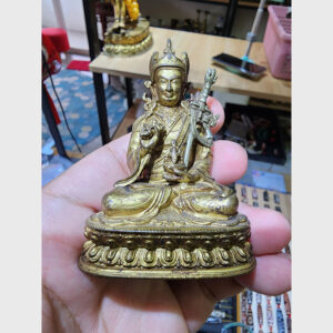 Tôn tượng nhỏ Guru Rinpoche đồng cũ chất đẹp từ Tibet
