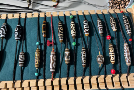 Đá dzi là gì và những thông tin bên lề về thiên châu Tây Tạng